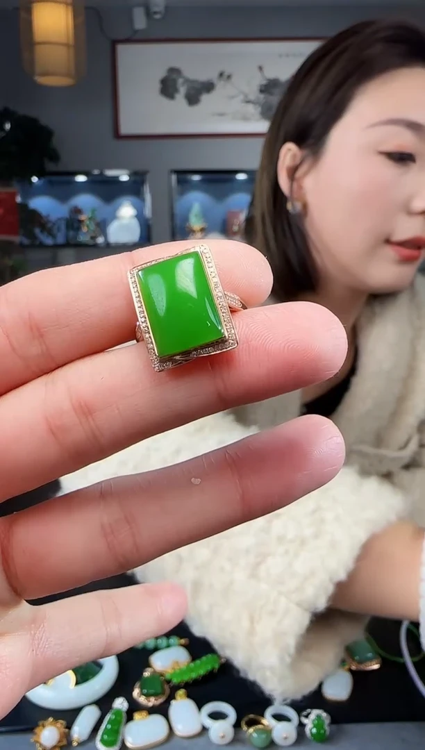 【闪购商品】和田玉戒指18K金镶嵌1