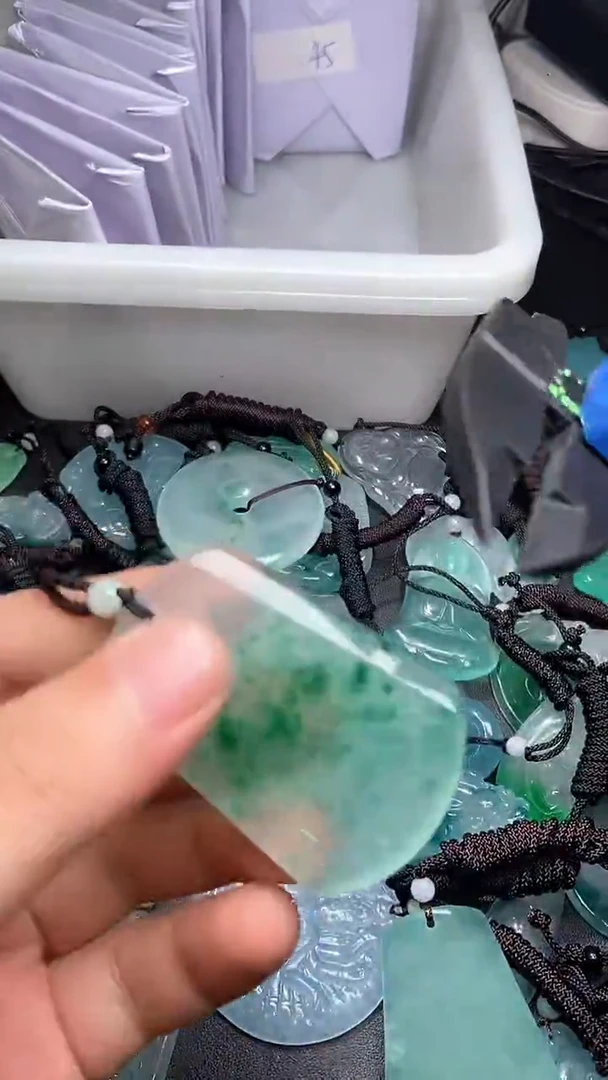散珠翡翠含赠品绳子发货WSP04
