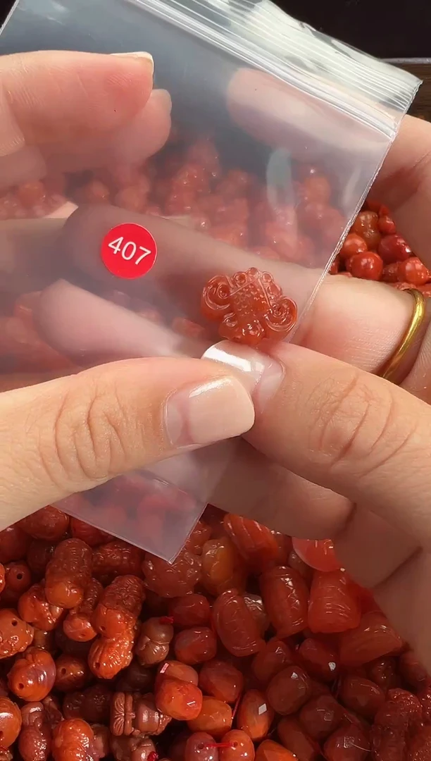 颈饰未镶嵌南红玛瑙1