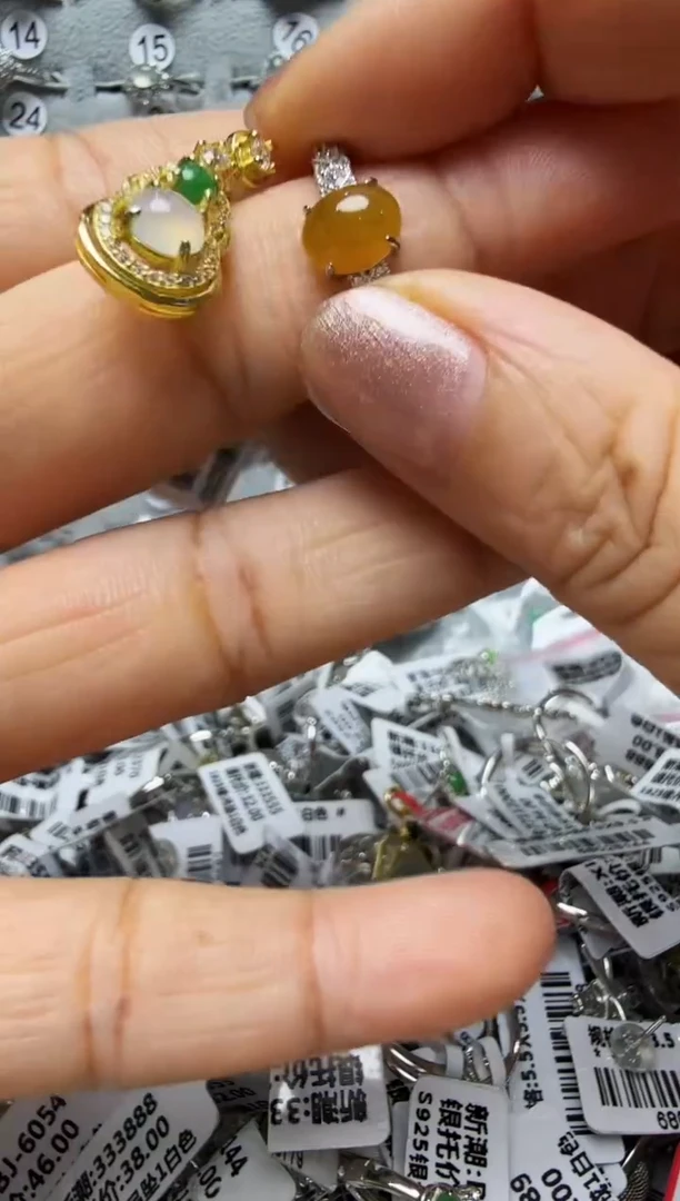 翡翠戒指银S925镶嵌通体925银镶缅甸A货翡翠戒指