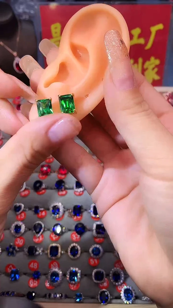 【闪购商品】透辉石耳饰银S925镶嵌111111