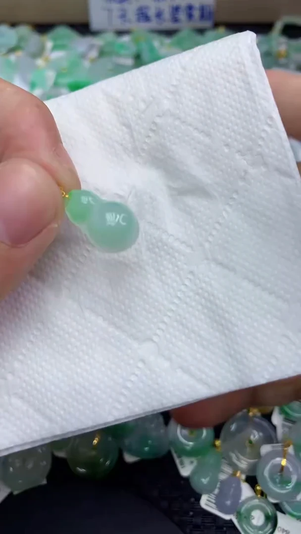 翡翠18K金镶嵌颈饰11111111