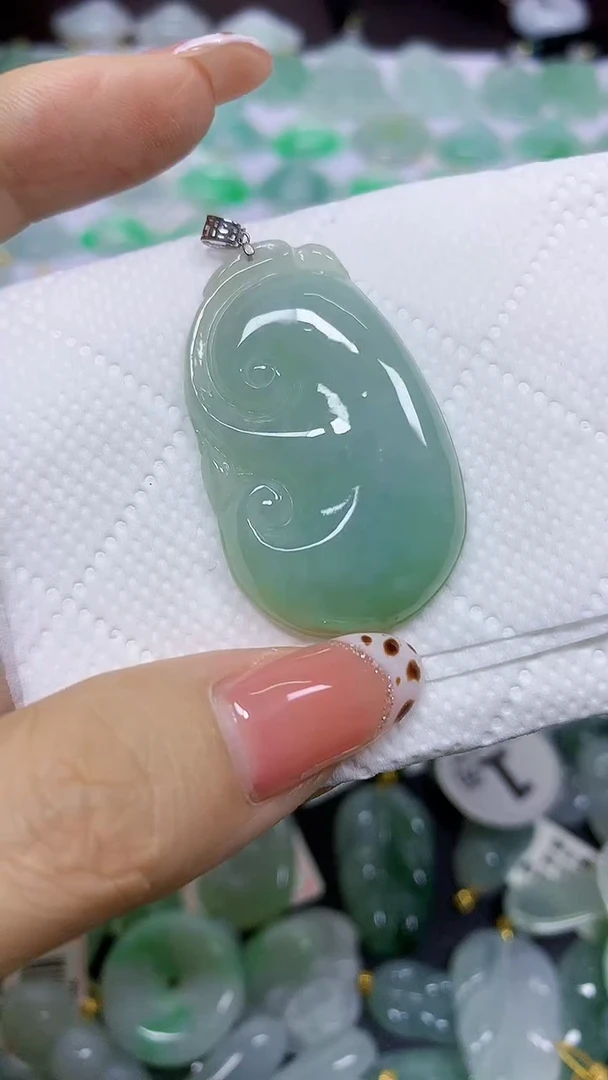 颈饰18K金镶嵌翡翠天然翡翠A货