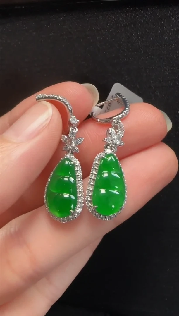 【闪购商品】翡翠耳饰18K金镶嵌526豆子