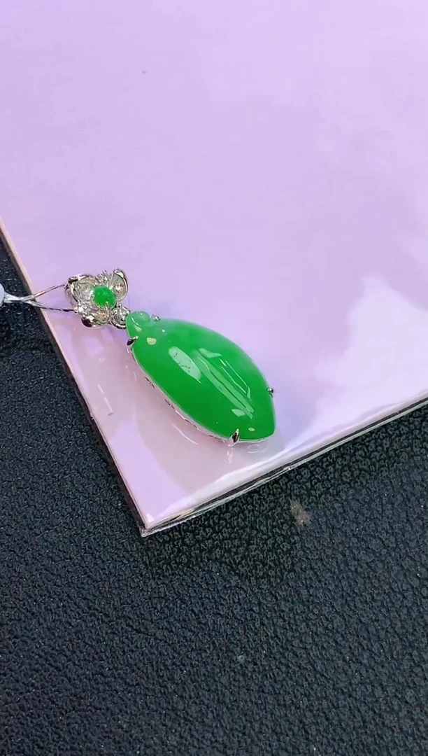 颈饰18K金镶嵌翡翠赠礼盒证书 麦麦