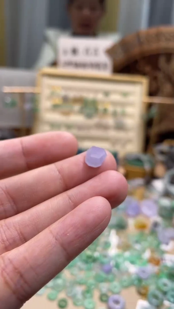 颈饰未镶嵌翡翠蛋面