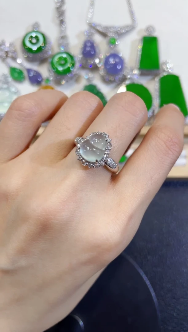 颈饰18K金镶嵌翡翠团购1