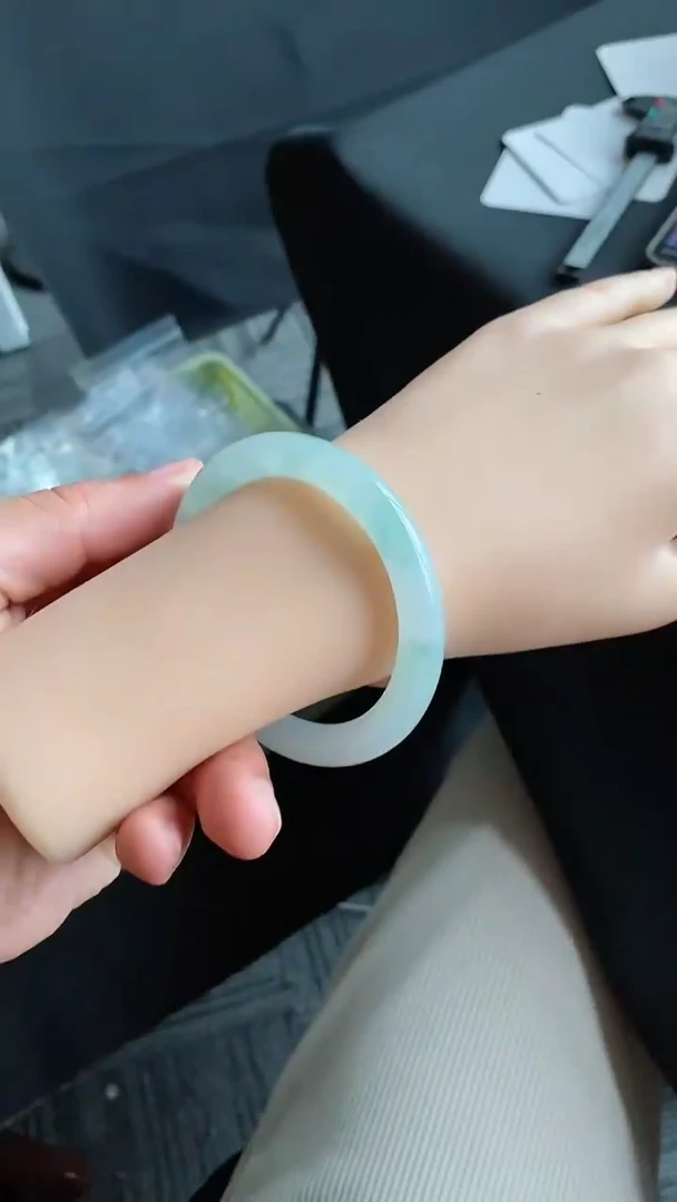 【闪购商品】翡翠手镯未镶嵌55号55*8.7*8.6圆条