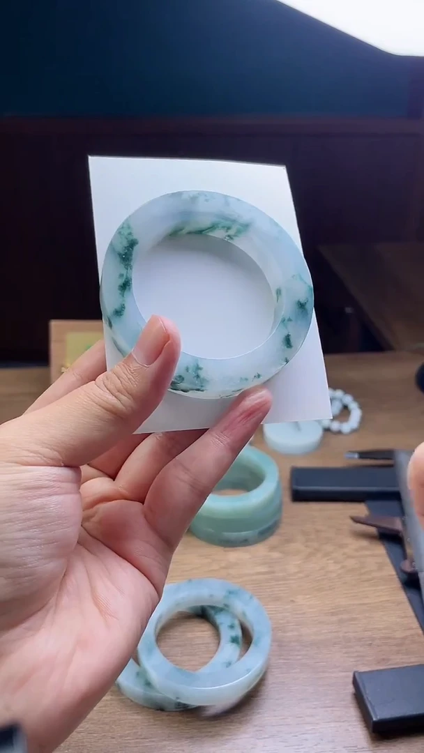 未镶嵌手镯定制翡翠转**光定制