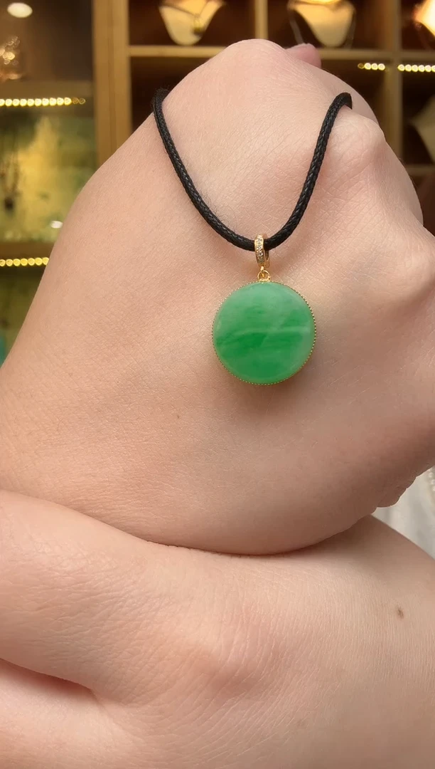 颈饰18K金镶嵌翡翠挂件