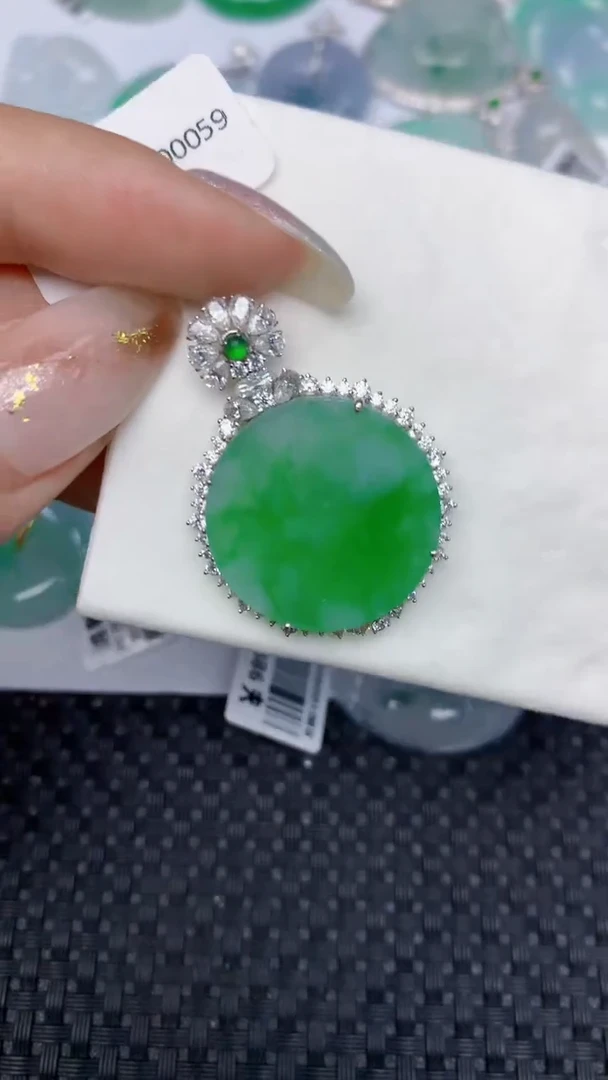 颈饰18K金镶嵌翡翠天然缅甸翡翠a货百元以上9元证书费自理