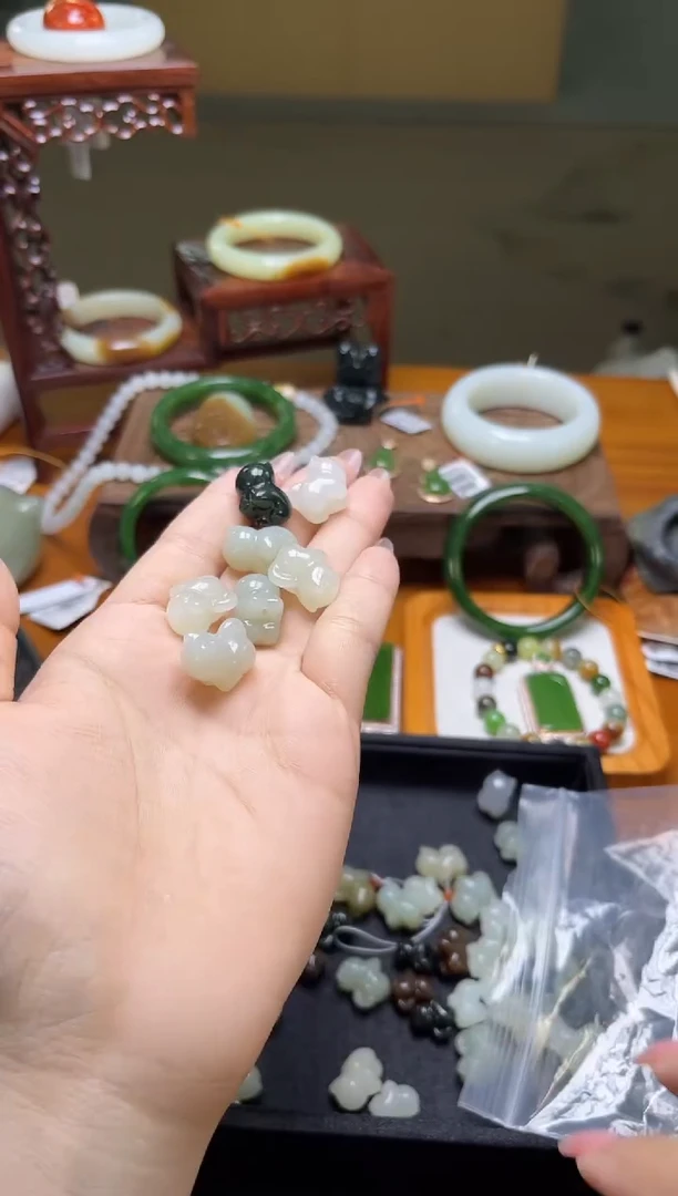 和田玉裸石多产地 小猫 多样性发一