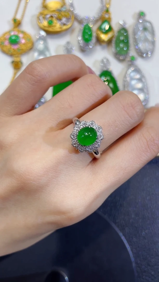 颈饰18K金镶嵌翡翠团购6