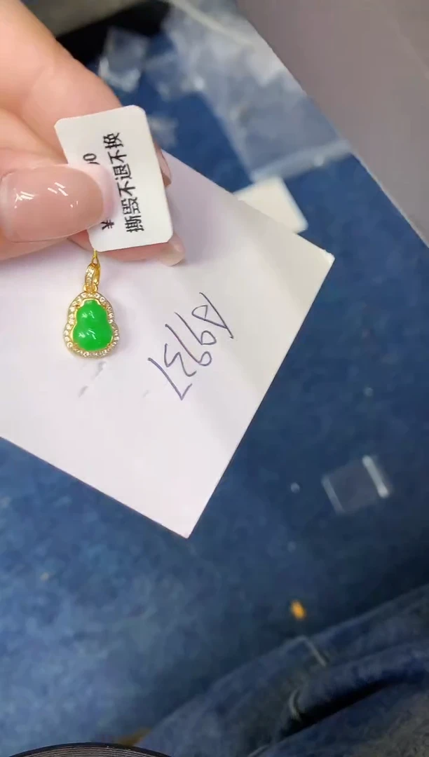 翡翠未镶嵌颈饰缅甸天然翡翠A货