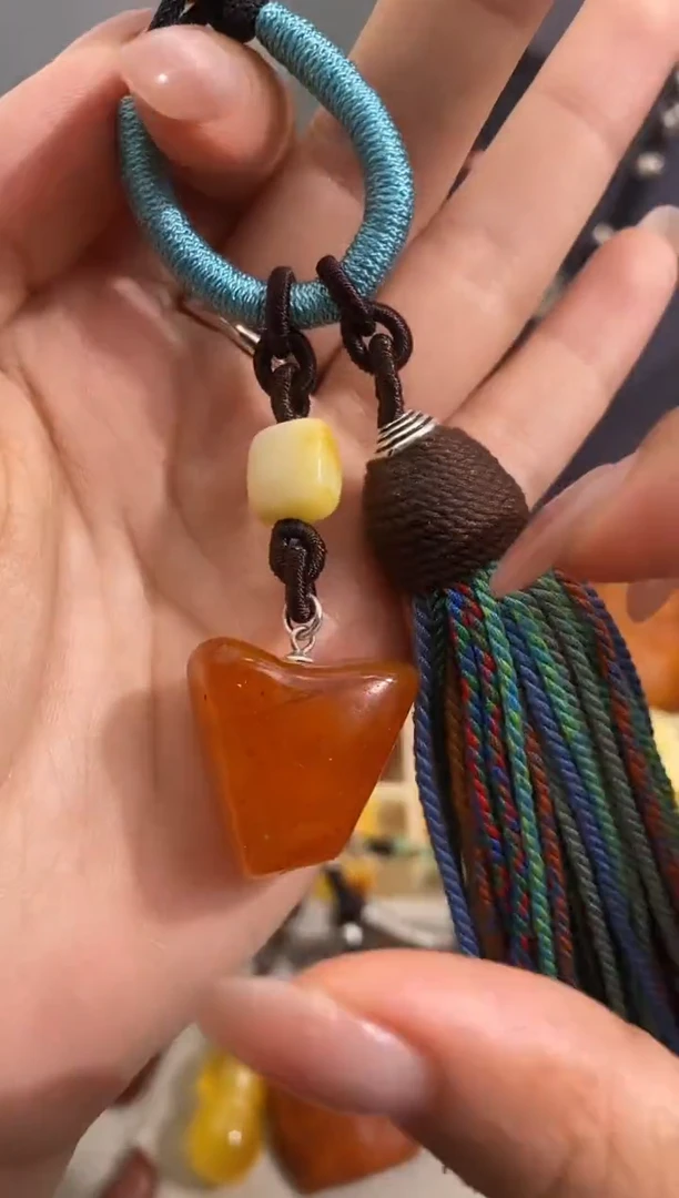 未镶嵌琥珀裸石似玉