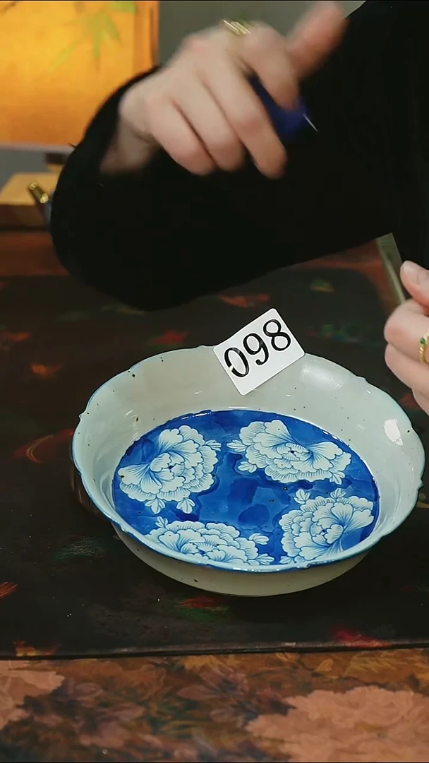 .098...........茶碗