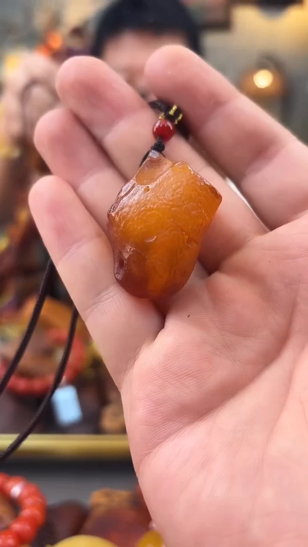 未镶嵌颈饰琥珀吊坠