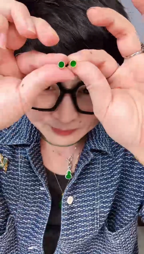 【闪购商品】翡翠颈饰未镶嵌一对