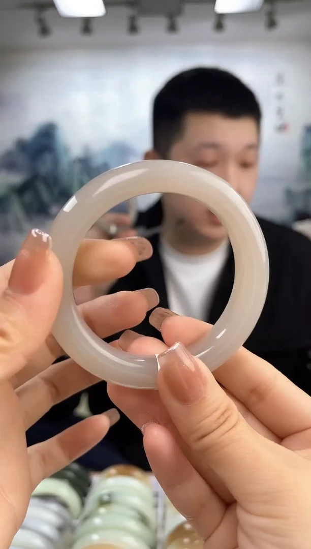 【闪购商品】和田玉手镯未镶嵌55+圈口仅一只