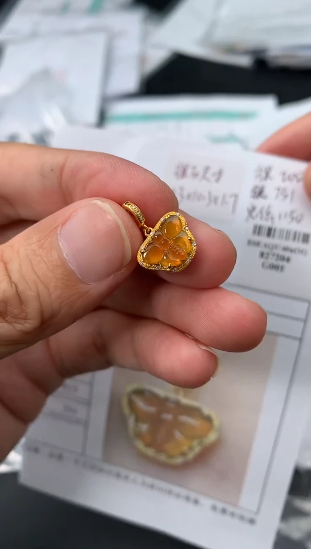 18K金镶嵌挂件翡翠不退不换 无鉴赏期
