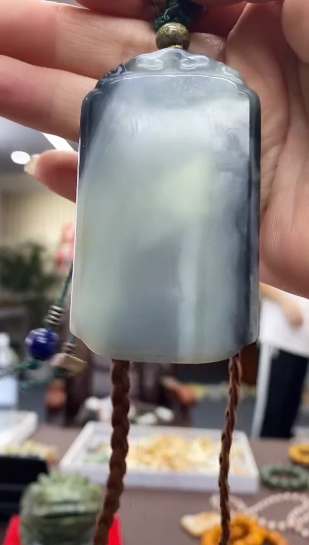 颈饰未镶嵌和田玉吊坠