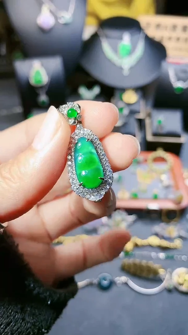 【闪购商品】翡翠吊坠(赠链)银S925镶嵌吊坠