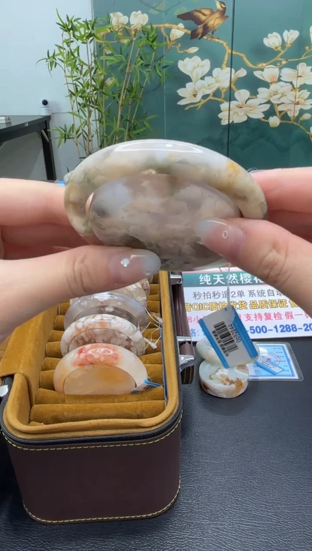 未镶嵌手镯石英质玉A650(56圈赠送镯心)