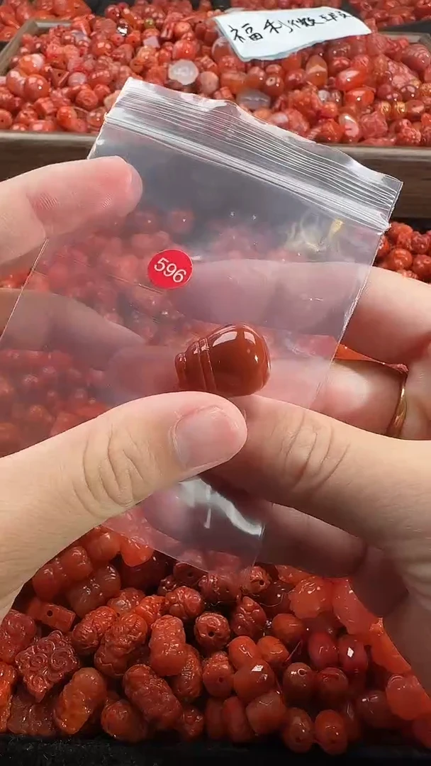 颈饰未镶嵌南红玛瑙1