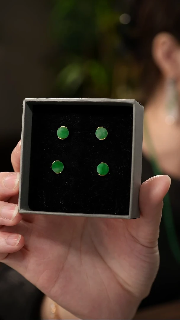18K金镶嵌翡翠耳饰冰种辣绿翡翠圆牌耳钉 多样性发一