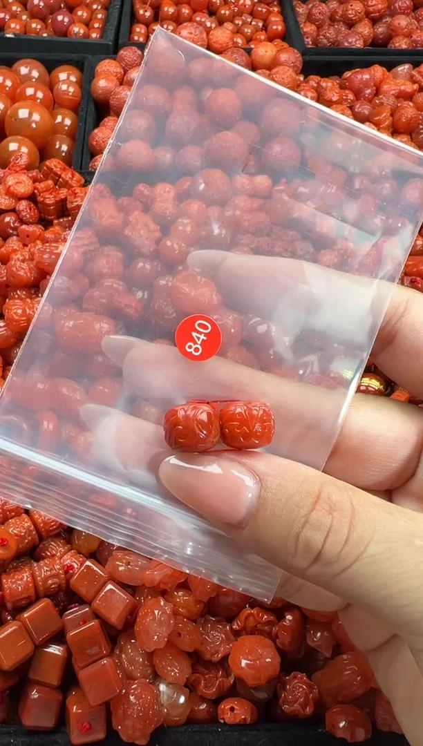 南红玛瑙未镶嵌颈饰1