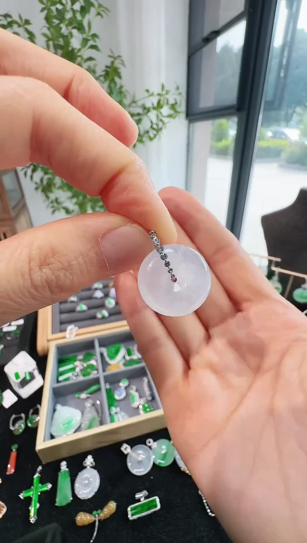 颈饰18K金镶嵌翡翠00001680