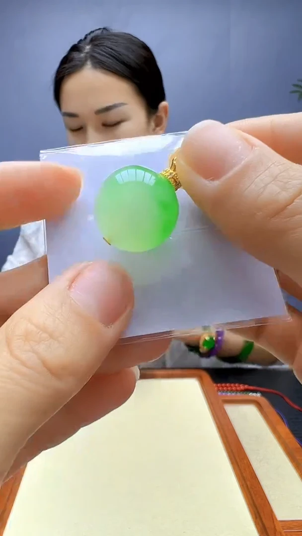 丹丹特色手工颈饰单珠皇冠吊坠