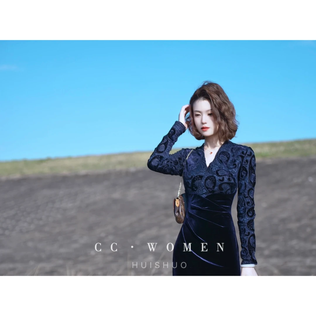 彩彩家【云尚美人】气质复古穿搭高级修身显瘦蓝色知性优雅连衣裙