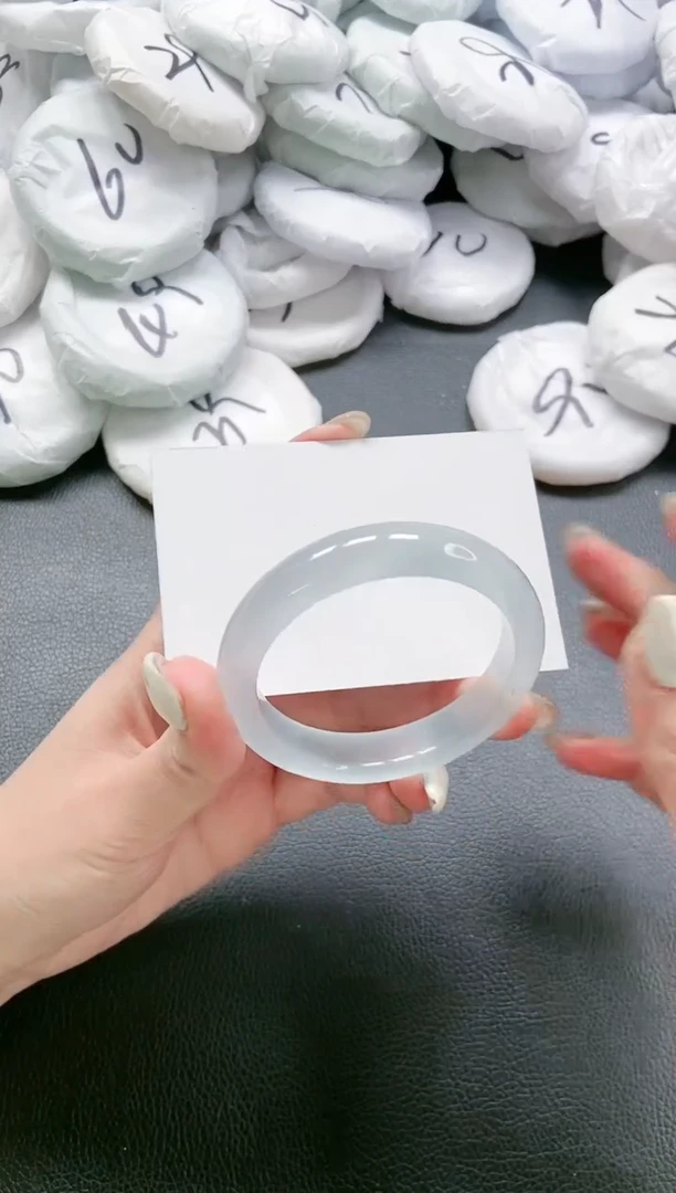 【闪购商品】石英质玉手镯未镶嵌 22L177-52