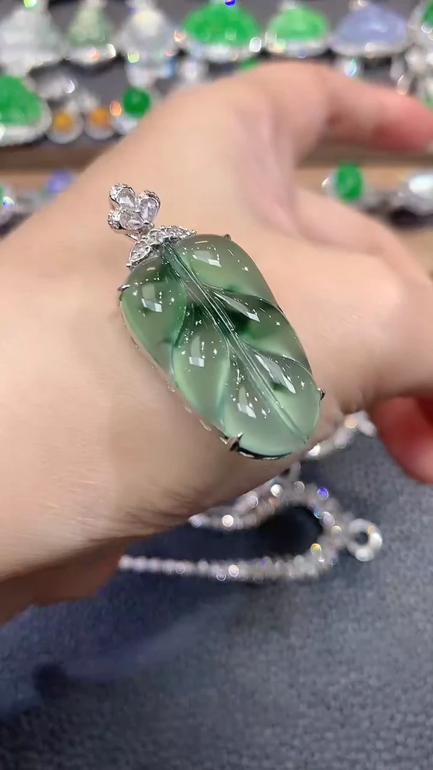 吊坠(不含链)18K金镶嵌翡翠A82