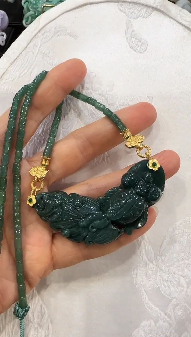 翡翠未镶嵌颈饰国风