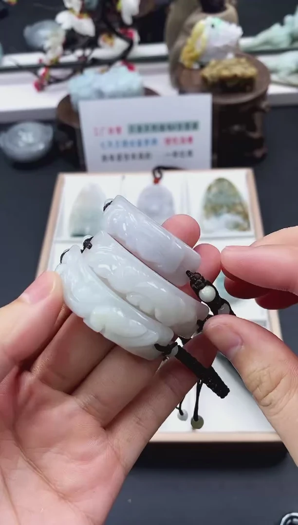 翡翠未镶嵌颈饰天然缅甸A货翡翠随机发一件