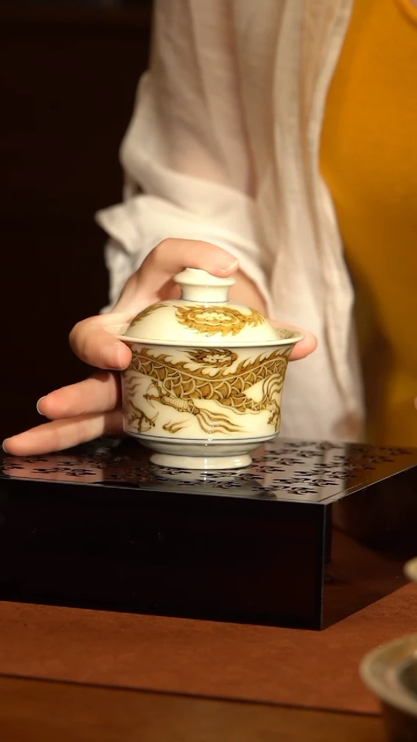 LQT立勤堂青花釉里金全金龙盖碗