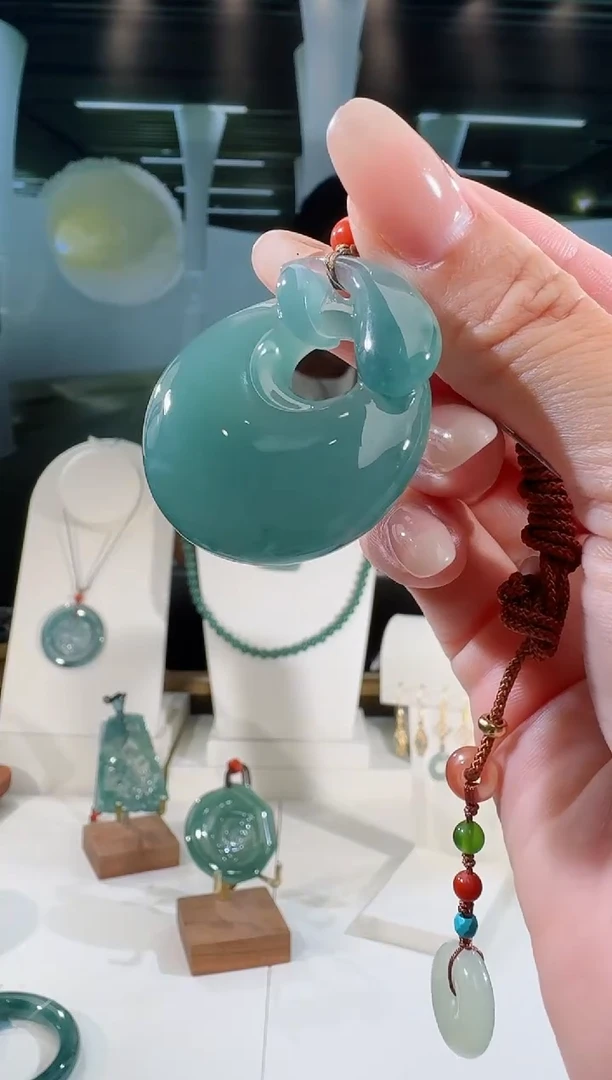 翡翠未镶嵌吊坠(不含链)平安扣