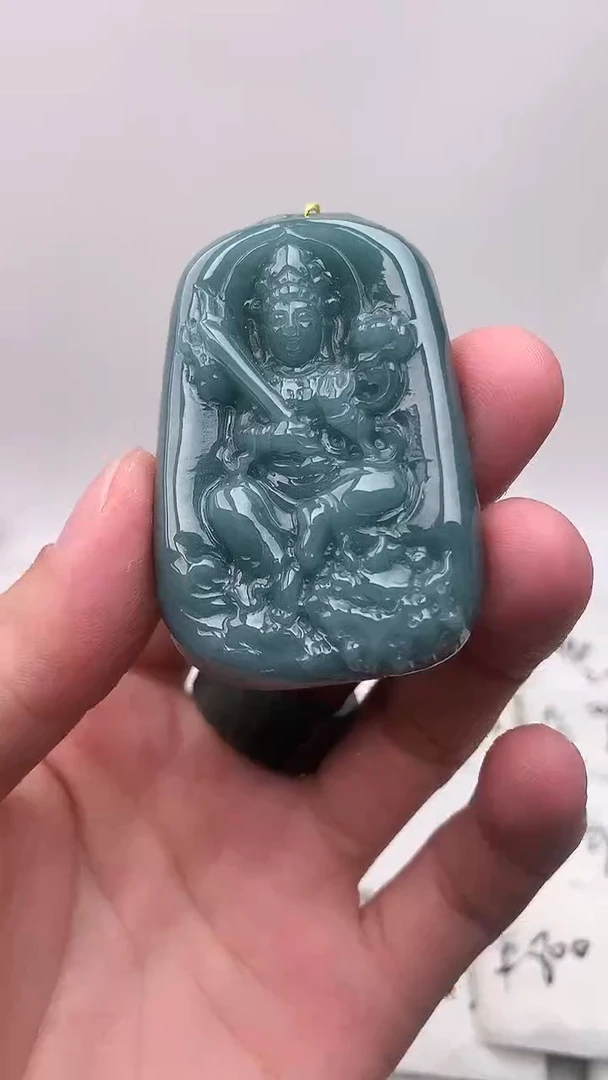 翡翠未镶嵌颈饰虚空藏