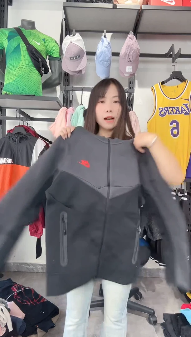 1131     编码 瑕疵款直播间过款为准 尺码 175L拉链 坏