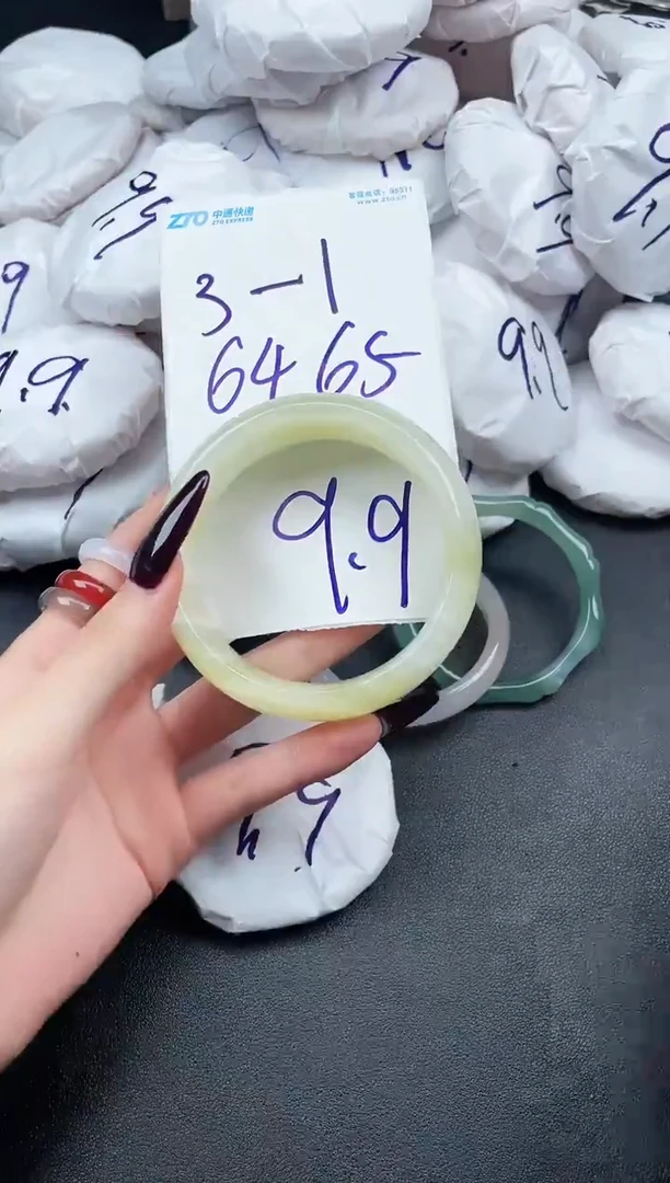 石英质玉手镯未镶嵌3-1