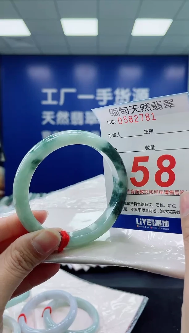 未镶嵌手镯翡翠天然翡翠手镯