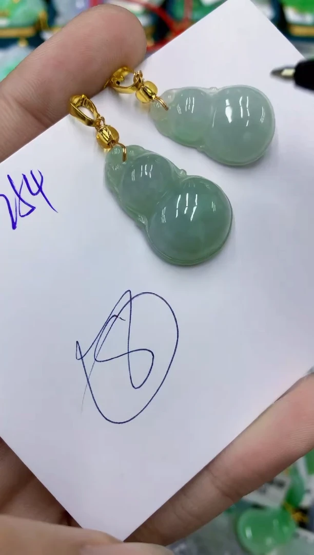 翡翠未镶嵌颈饰1111111111多样性发其一