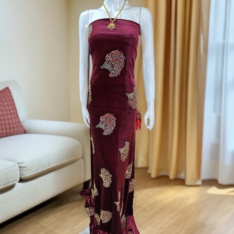 Yal Puguq Lora 布料