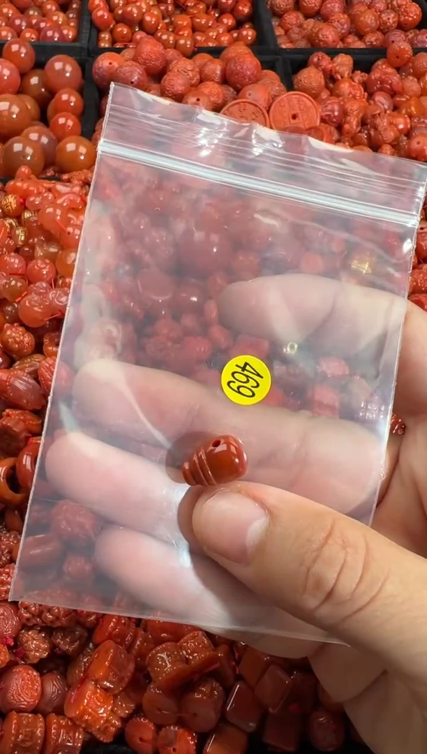 南红玛瑙未镶嵌颈饰1