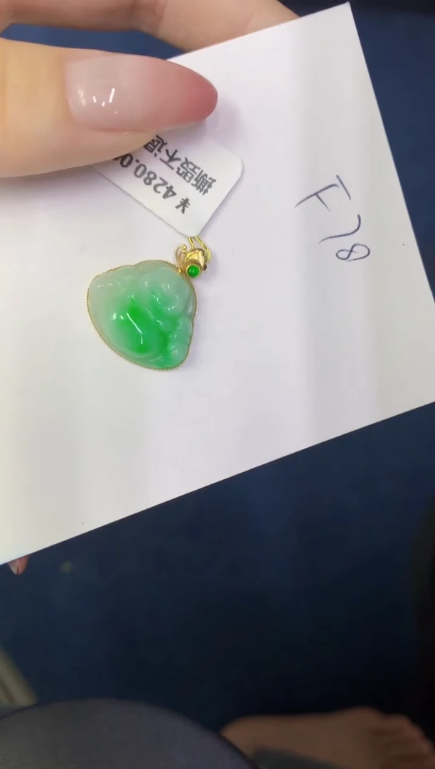 翡翠18K金镶嵌颈饰缅甸天然翡翠A货