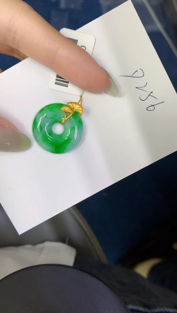 翡翠18K金镶嵌颈饰缅甸天然翡翠A货