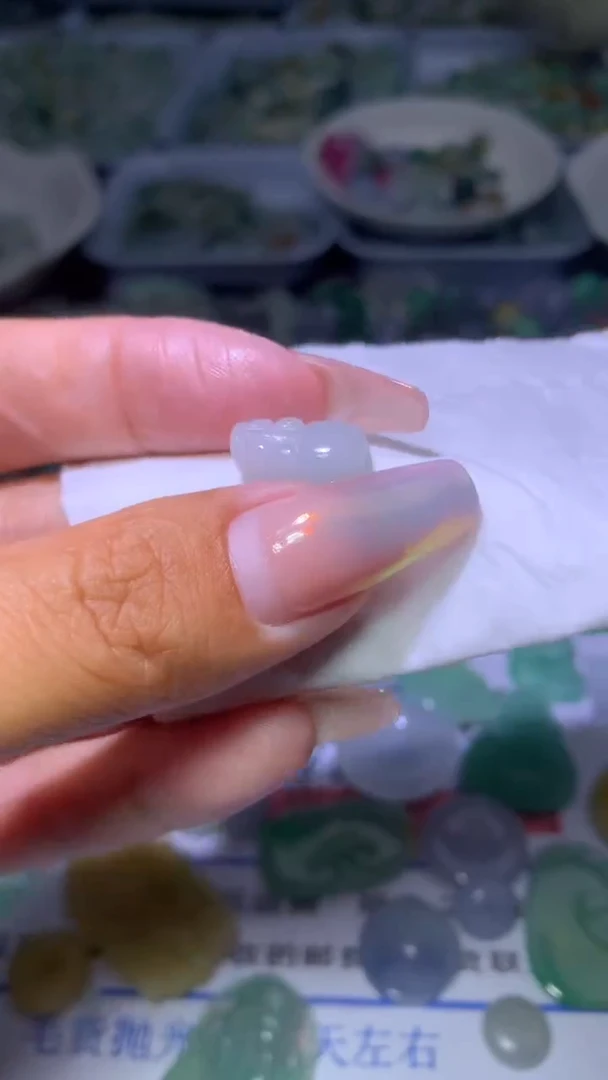 翡翠未镶嵌颈饰MXX023015