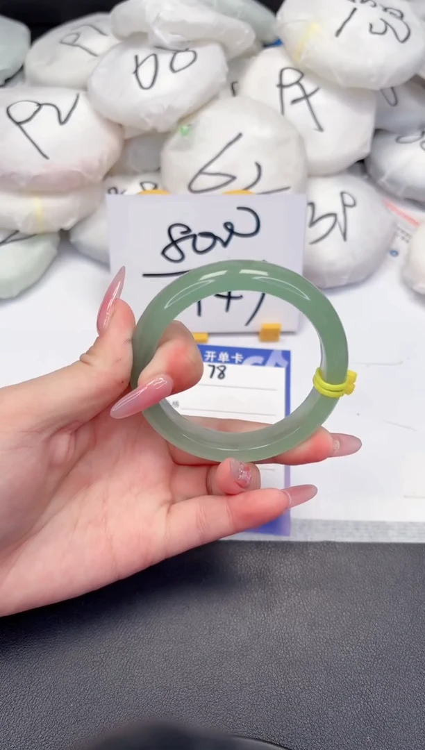 【闪购商品】石英质玉手镯未镶嵌78-56.3